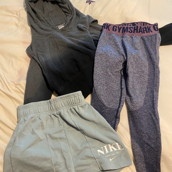 Gym shark and Nike Bundle size small and extra small - Picture 1 of 2